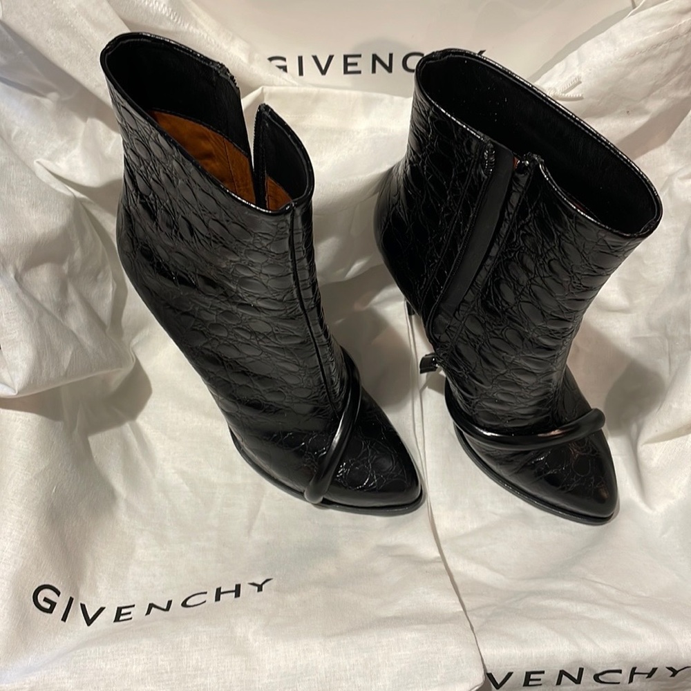 Givenchy Doodle Ankle Boot Black Croc Print Size 38.5.